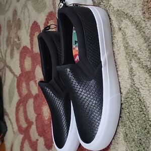 Boys Airwalk shoes size 6